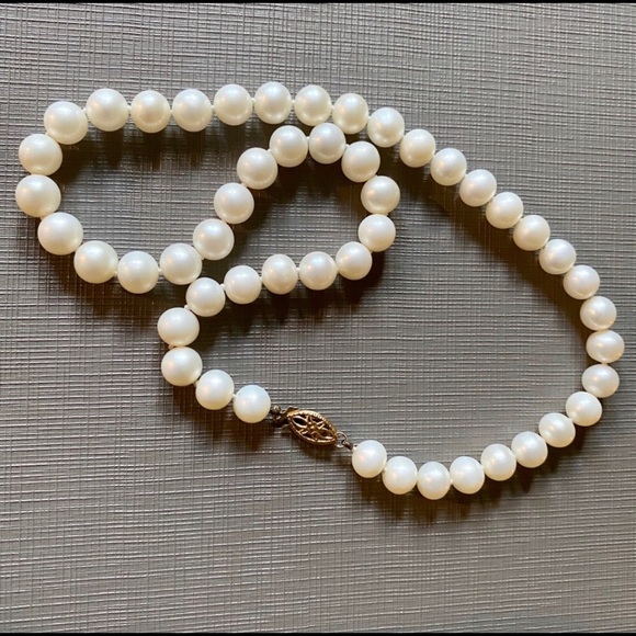Priced to sell! White Freshwater High Quality Pearl Necklace - Picture 2 of 5